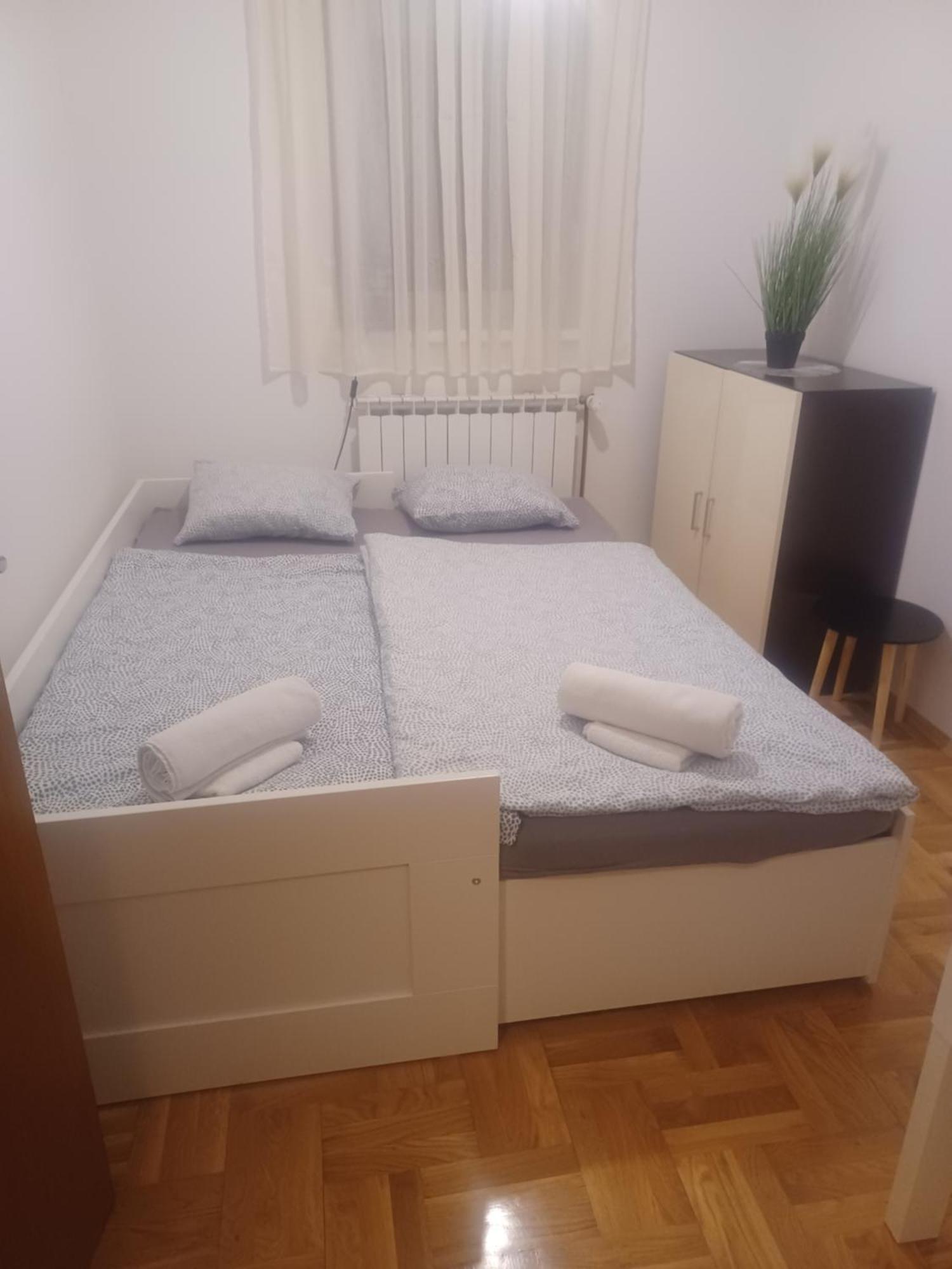 Apartman Jagoda วาราชดีน ภายนอก รูปภาพ